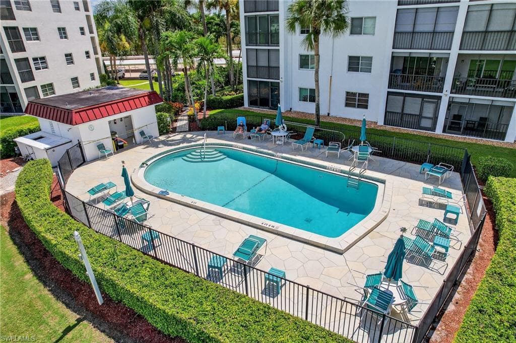 29 High Point CIR E # 204, NAPLES FL 34103-3