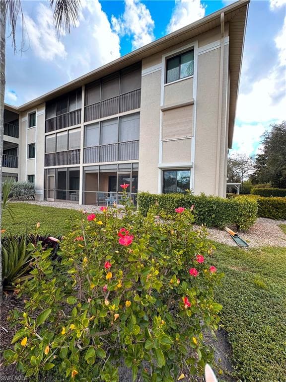5708 Deauville CIR # J101, NAPLES FL 34112-1