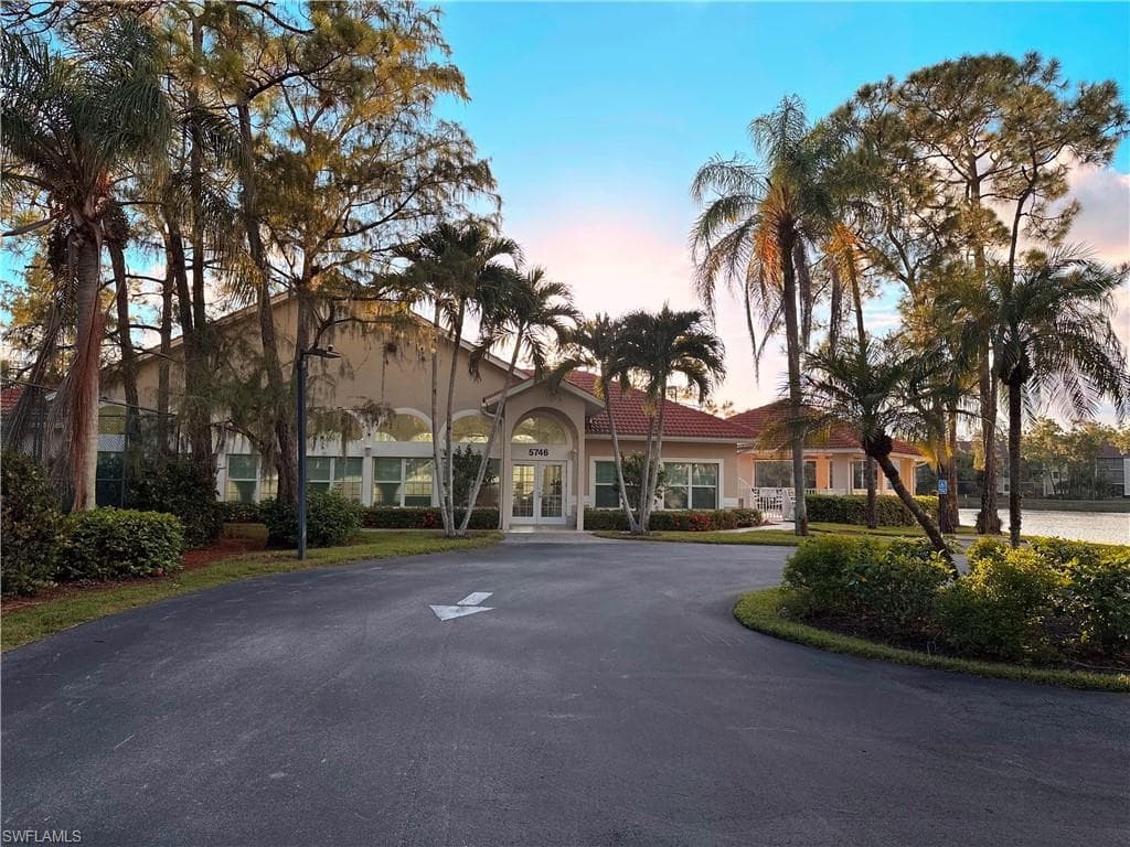 5708 Deauville CIR # J101, NAPLES FL 34112-2