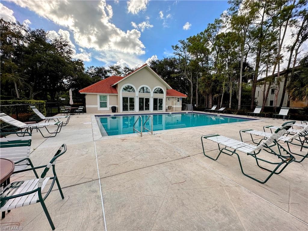 5708 Deauville CIR # J101, NAPLES FL 34112-40