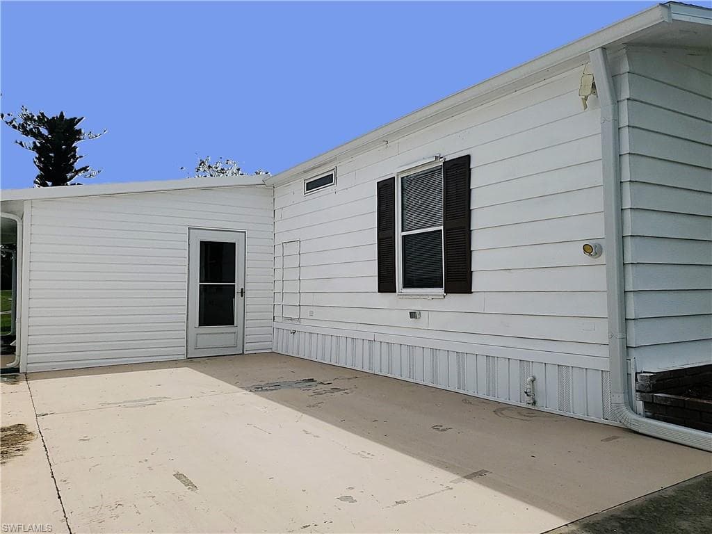 19400 Pony LN, NORTH FORT MYERS FL 33903-1