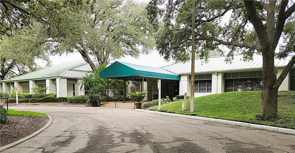 19400 Pony LN, NORTH FORT MYERS FL 33903-31