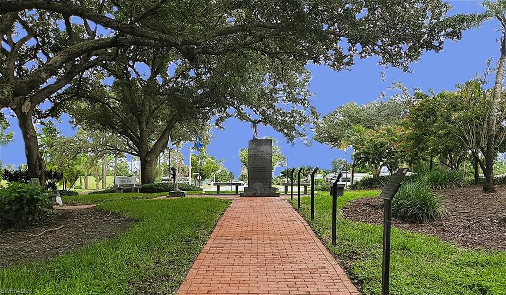 19400 Pony LN, NORTH FORT MYERS FL 33903-27