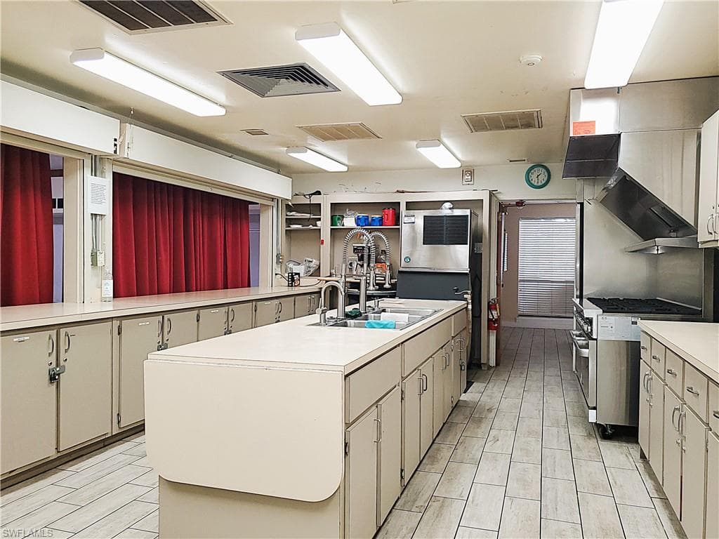 19400 Pony LN, NORTH FORT MYERS FL 33903-37