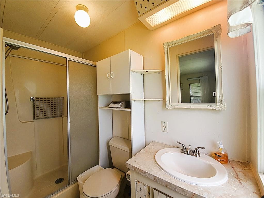 19400 Pony LN, NORTH FORT MYERS FL 33903-17