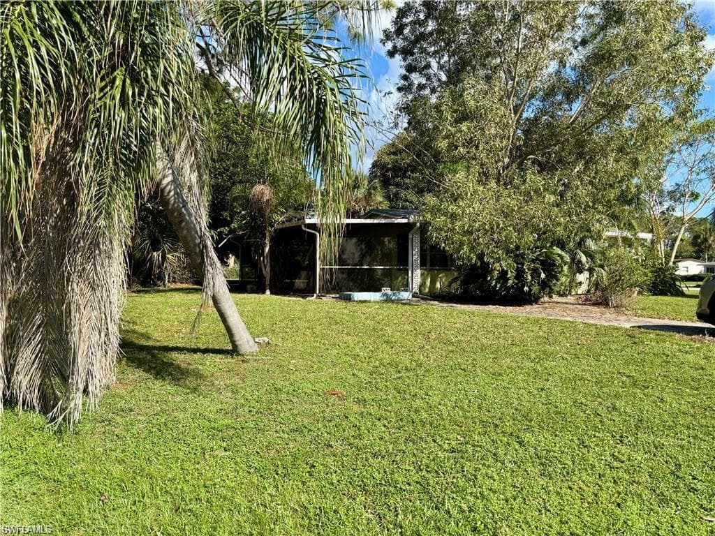 697 Pine Vale DR, NAPLES FL 34104-1