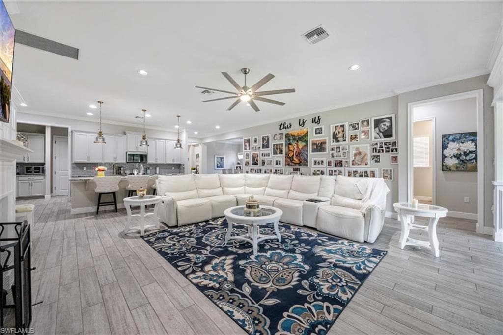 3845 Helmsman DR, NAPLES FL 34120-4