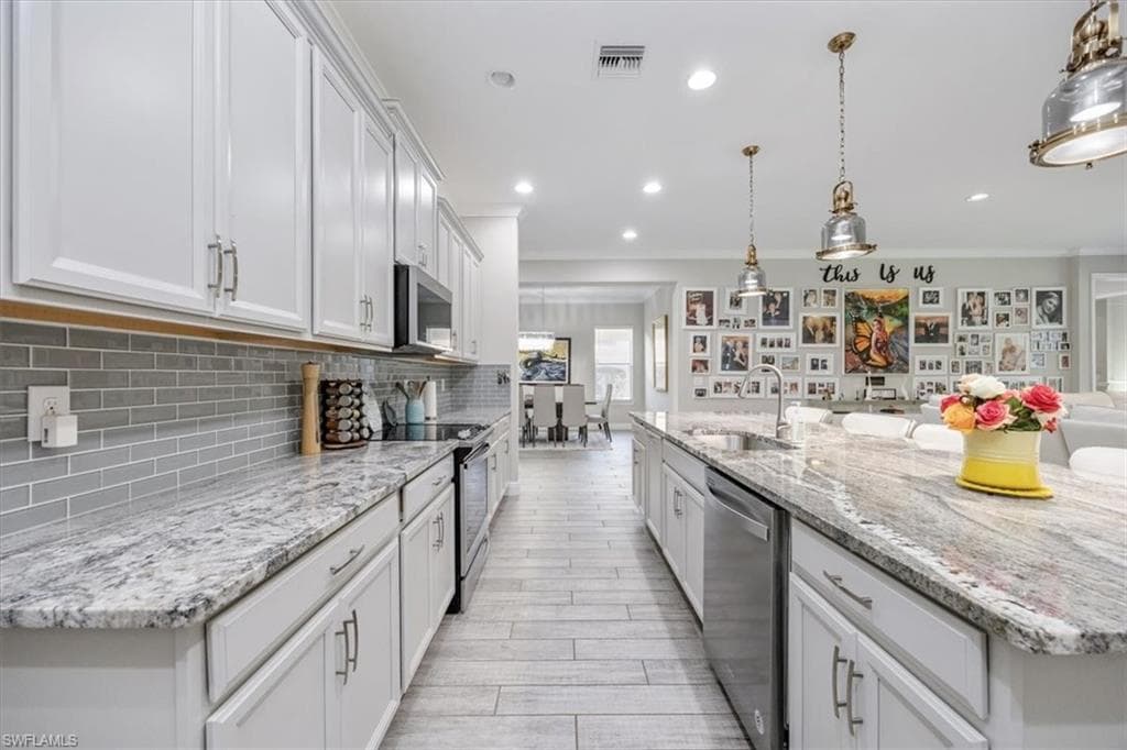 3845 Helmsman DR, NAPLES FL 34120-8