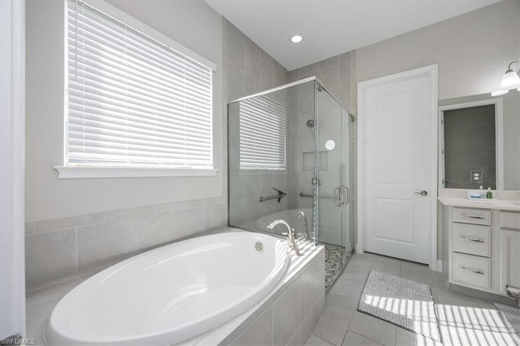 3845 Helmsman DR, NAPLES FL 34120-23