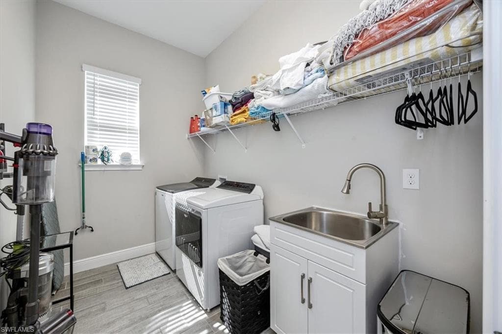 3845 Helmsman DR, NAPLES FL 34120-33