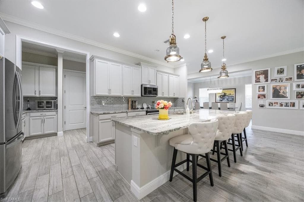 3845 Helmsman DR, NAPLES FL 34120-7