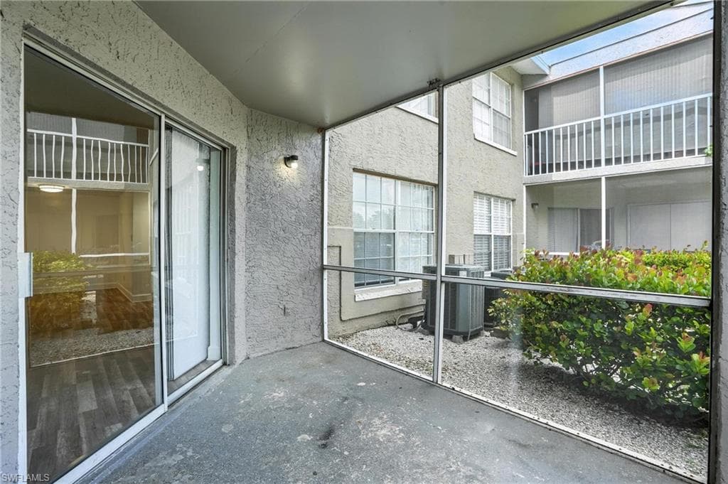 201-5 Santa Clara DR # 201, NAPLES FL 34104-21