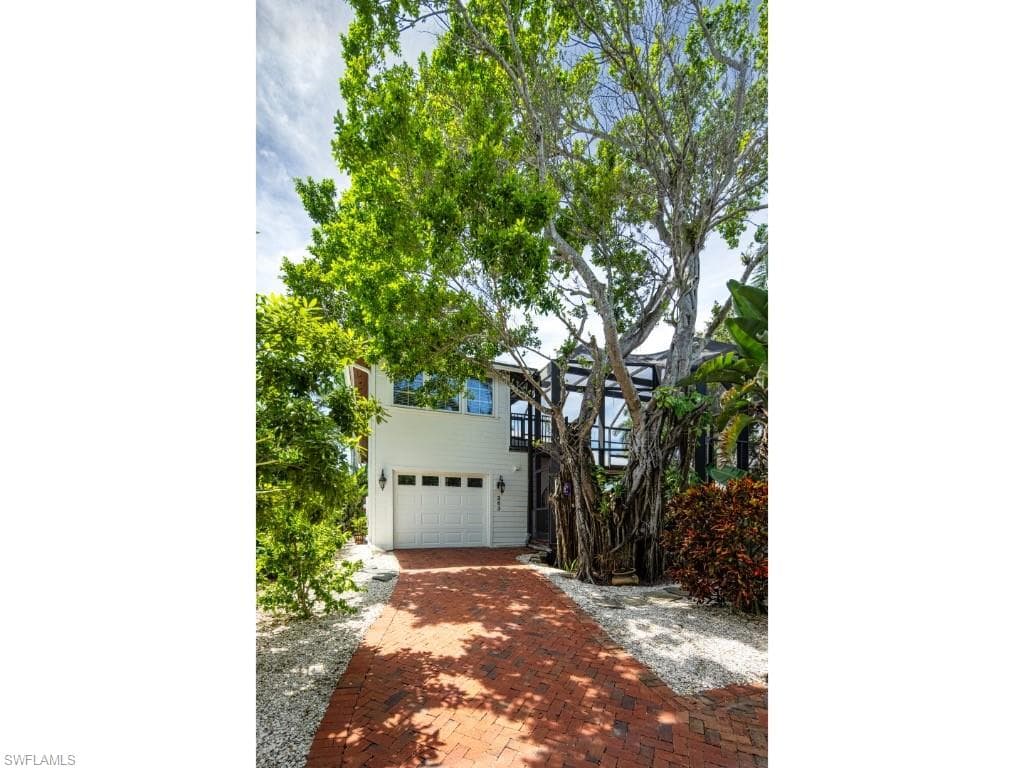 263 10th AVE S, NAPLES FL 34102-15