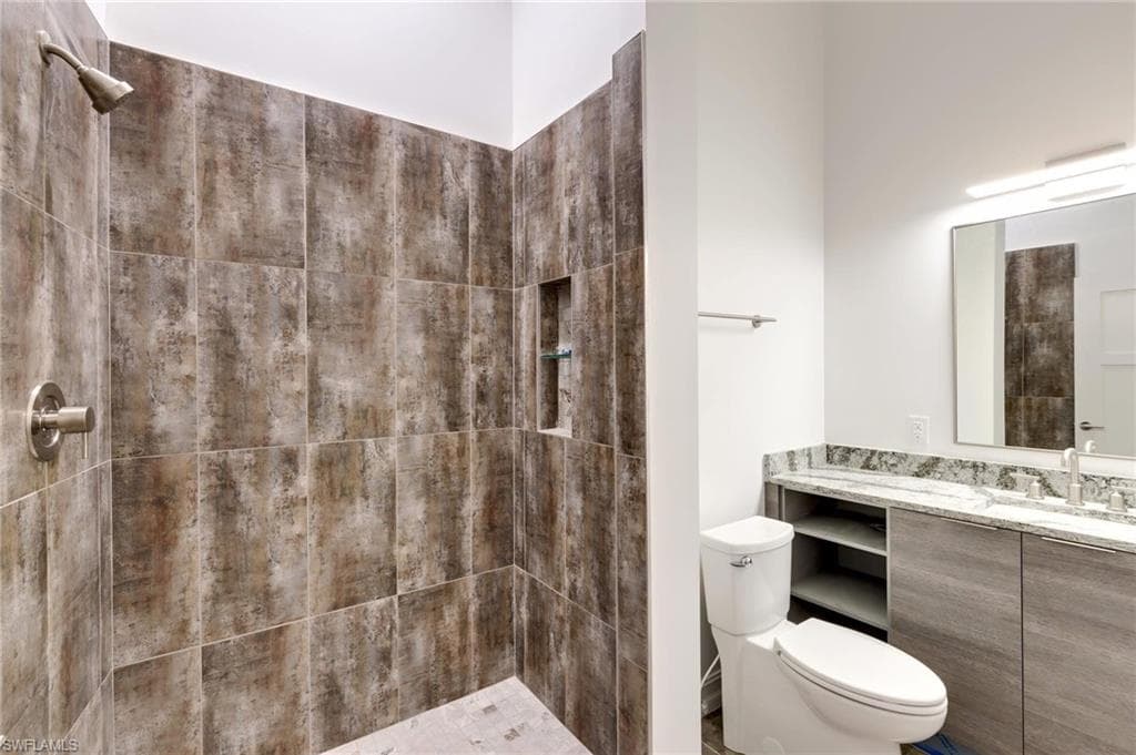2278 1st ST # 204, FORT MYERS FL 33901-12