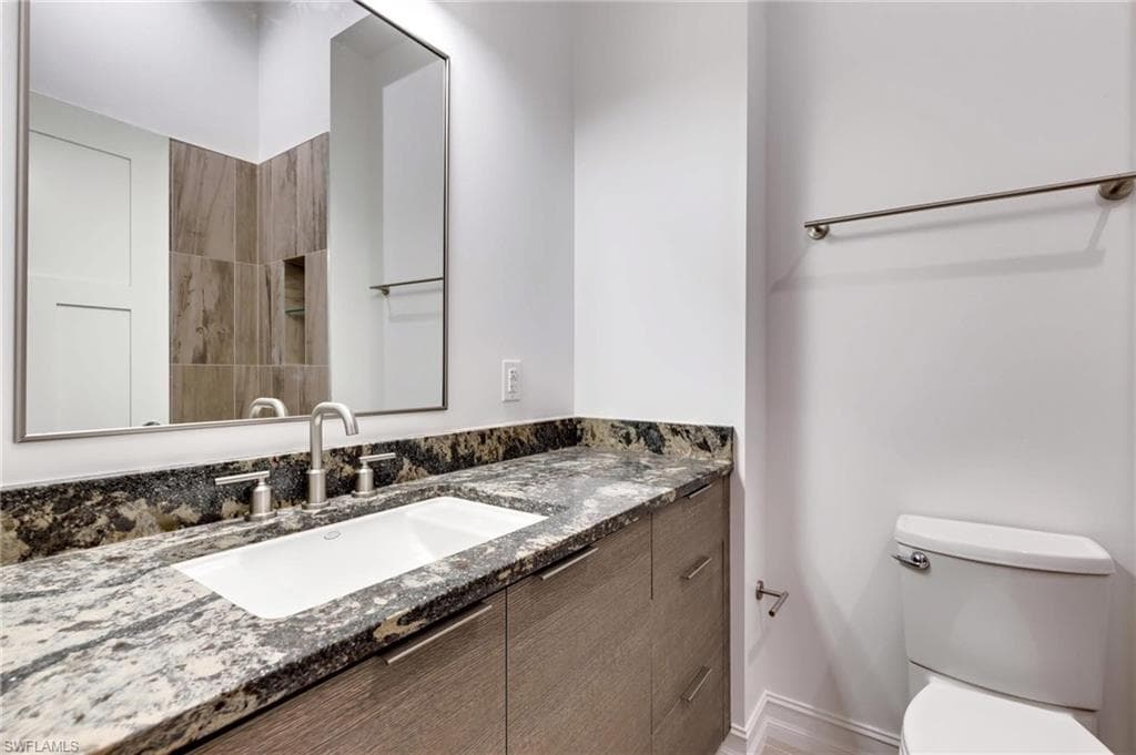 2278 1st ST # 204, FORT MYERS FL 33901-2