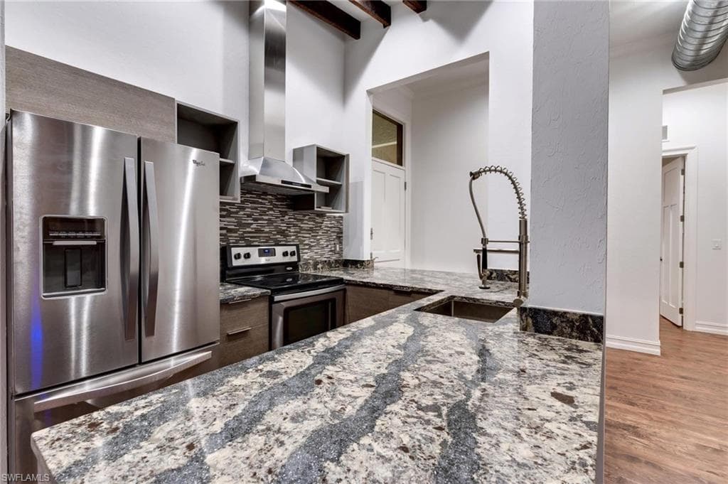 2278 1st ST # 204, FORT MYERS FL 33901-4