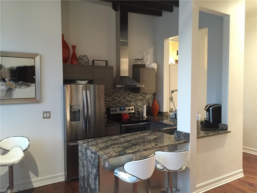2278 1st ST # 204, FORT MYERS FL 33901-19