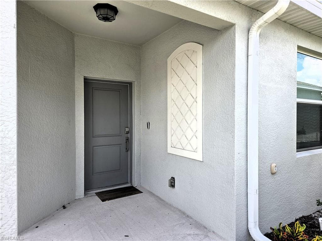 20683 Hazelnut CT, LEHIGH ACRES FL 33936-1