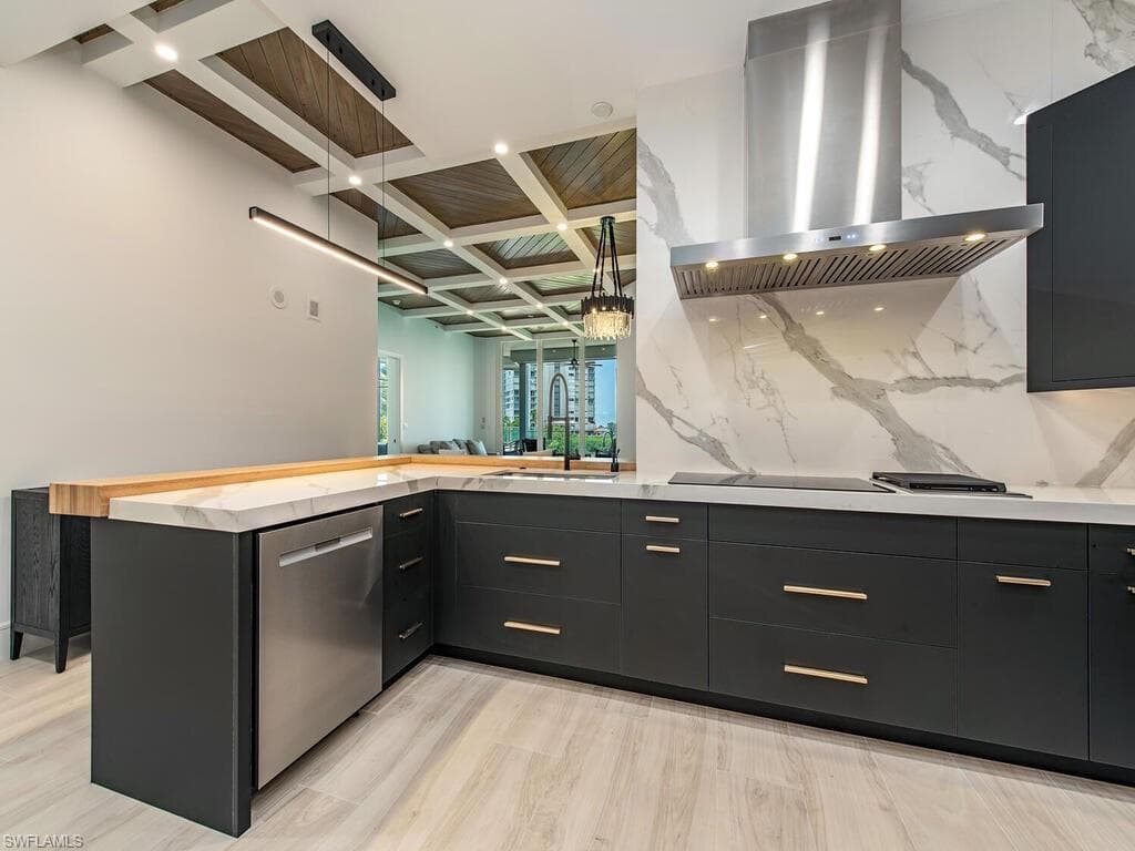 60 Seagate DR # 305, NAPLES FL 34103-5