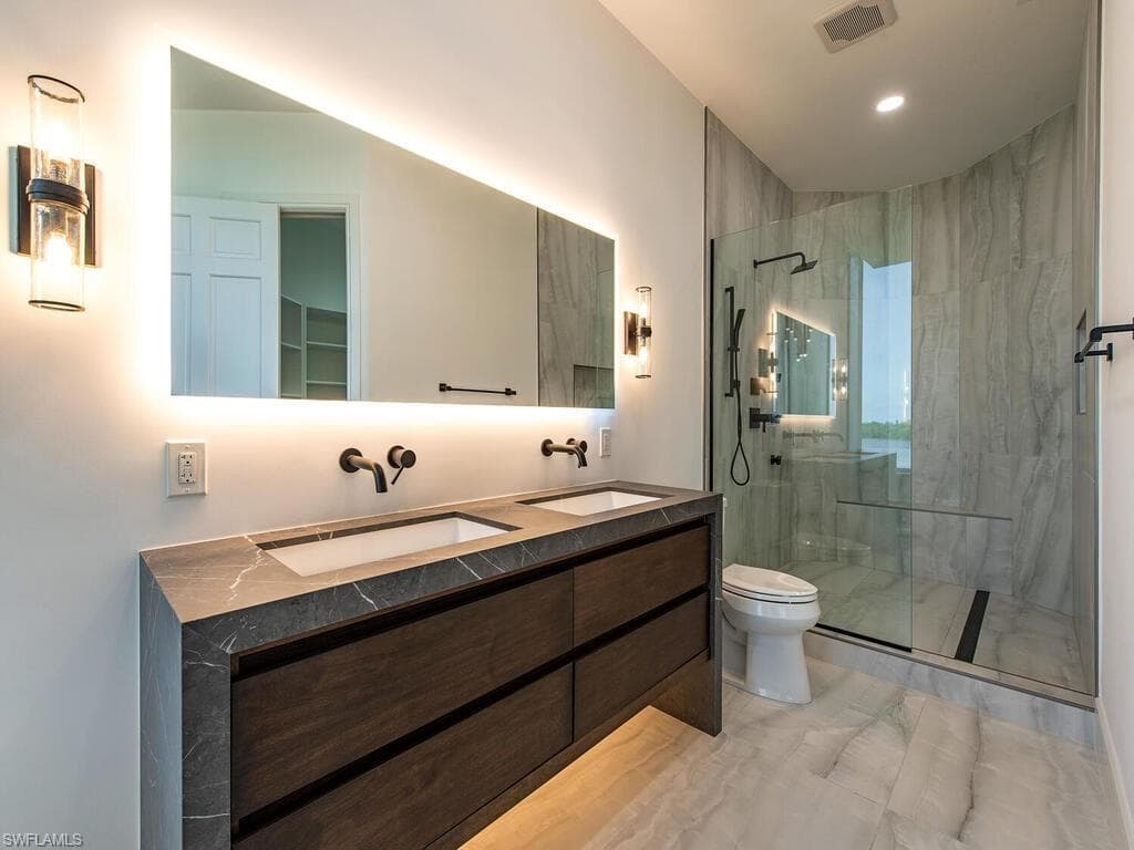 60 Seagate DR # 305, NAPLES FL 34103-9