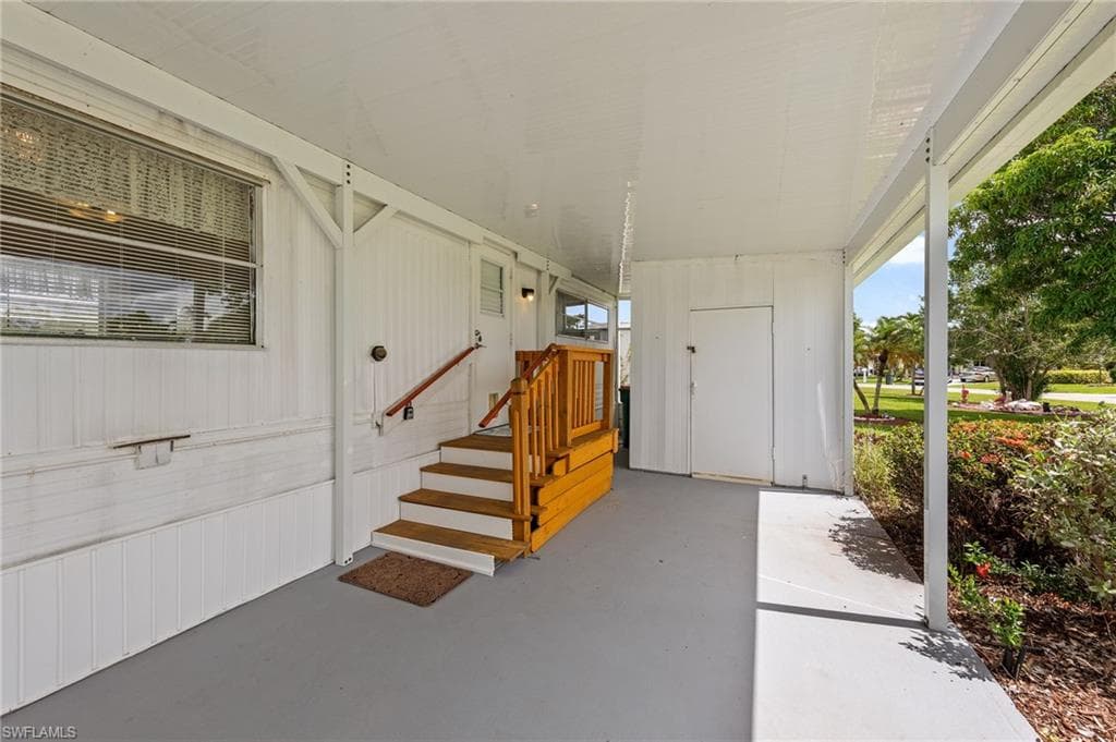 16 San Remo CIR, NAPLES FL 34112-5