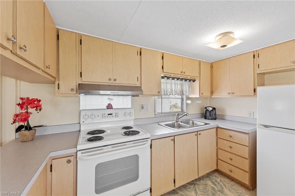 16 San Remo CIR, NAPLES FL 34112-12