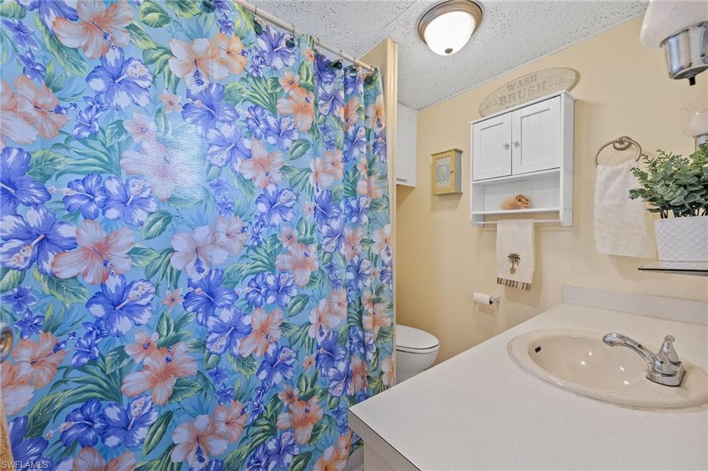 16 San Remo CIR, NAPLES FL 34112-9