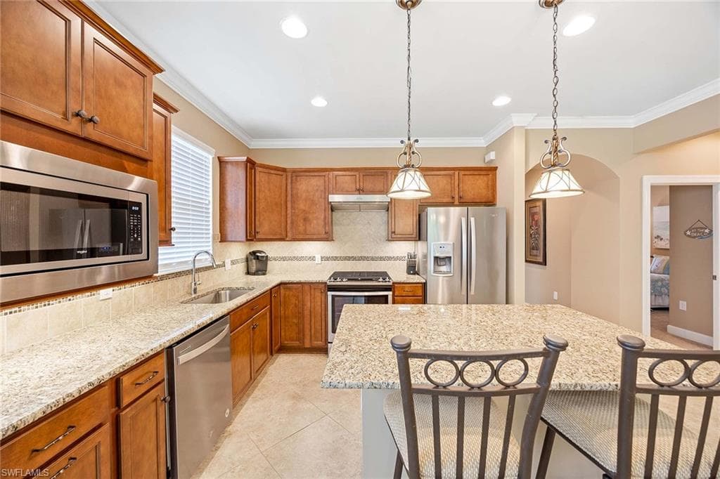 7638 Jacaranda LN, NAPLES FL 34114-15