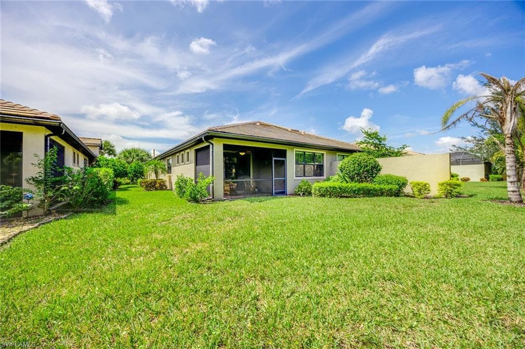 7638 Jacaranda LN, NAPLES FL 34114-28