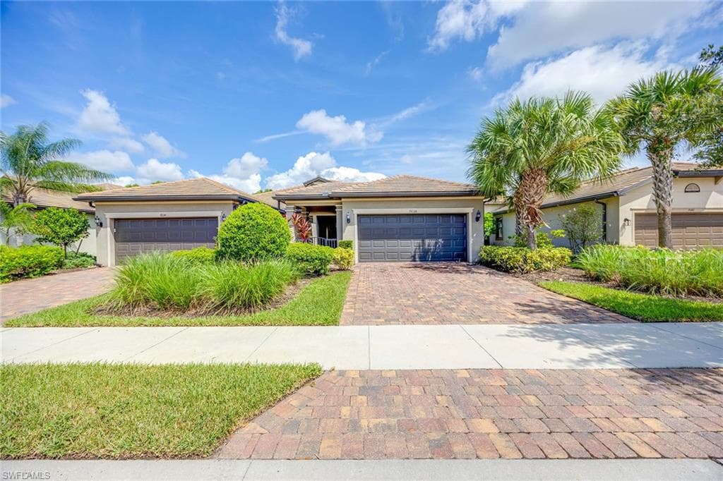 7638 Jacaranda LN, NAPLES FL 34114-3
