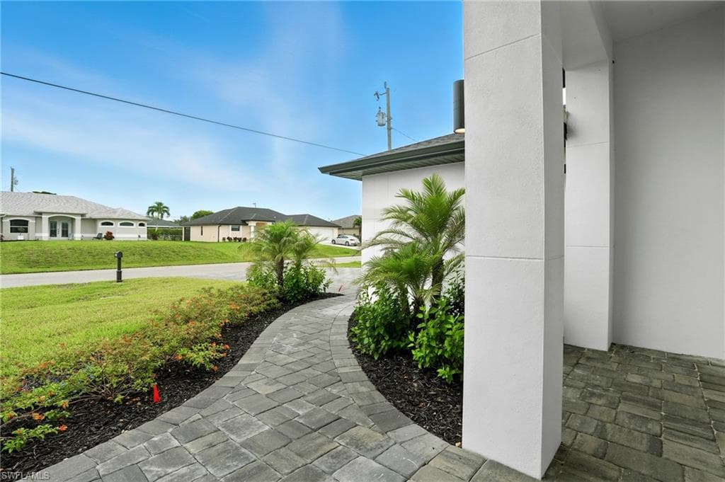 2216 SW 4th AVE, CAPE CORAL FL 33991-5