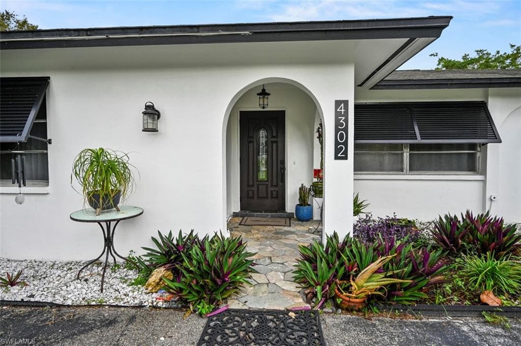 4302 Parrot AVE, NAPLES FL 34104-2