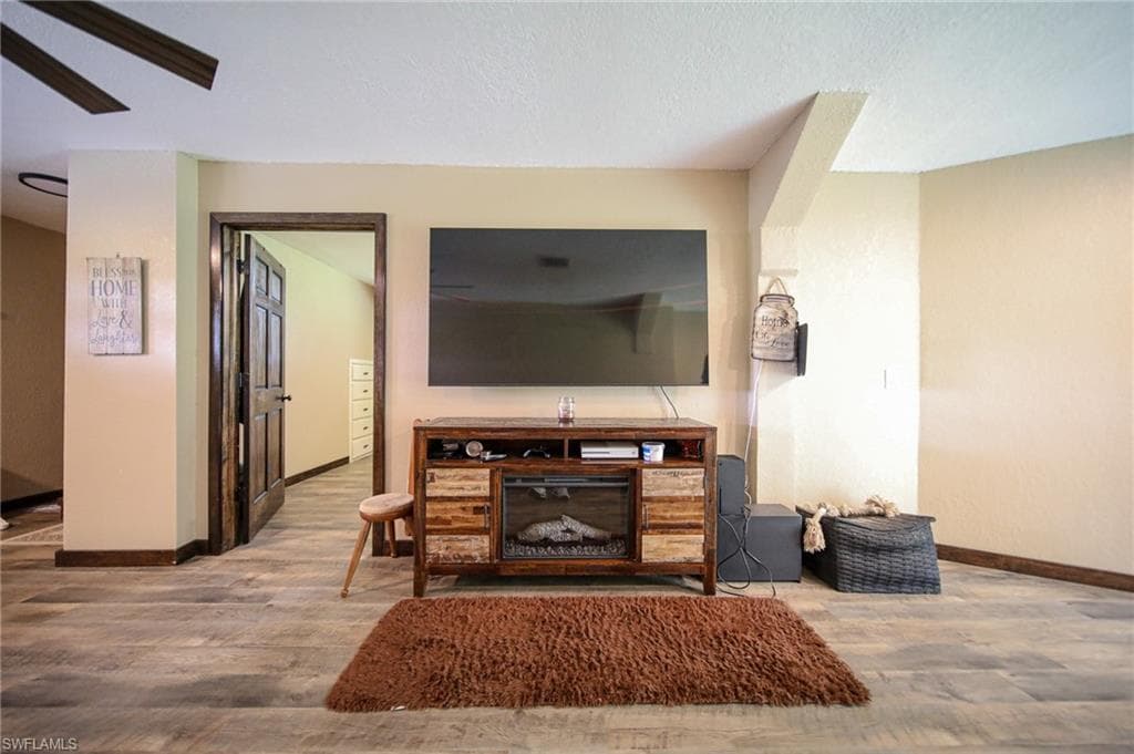 5961 Pangola RD, FORT MYERS FL 33905-26