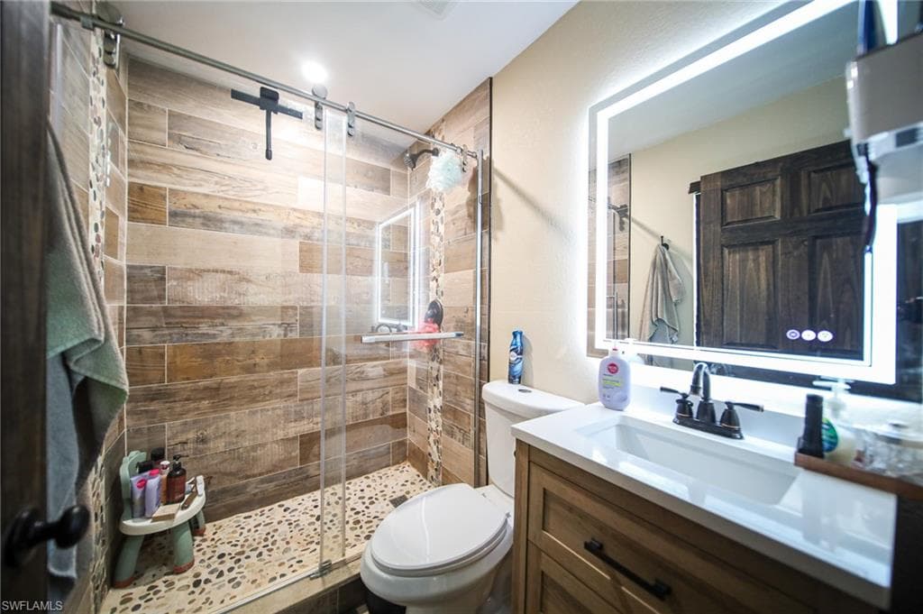 5961 Pangola RD, FORT MYERS FL 33905-23