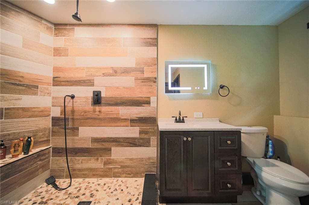 5961 Pangola RD, FORT MYERS FL 33905-29