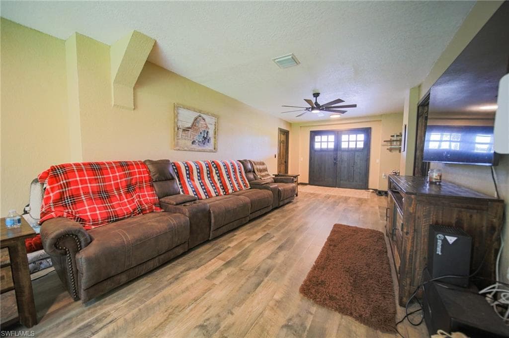 5961 Pangola RD, FORT MYERS FL 33905-28