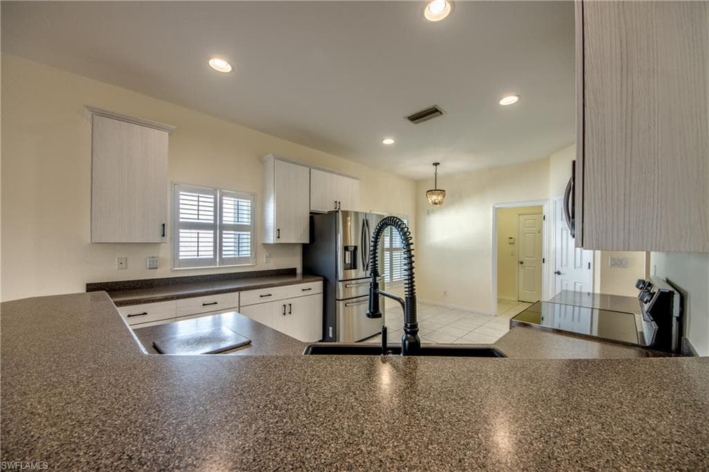 2060 Cape Heather CIR, CAPE CORAL FL 33991-11