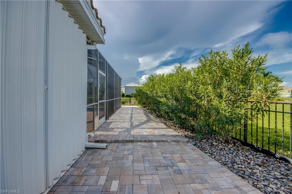 2060 Cape Heather CIR, CAPE CORAL FL 33991-35