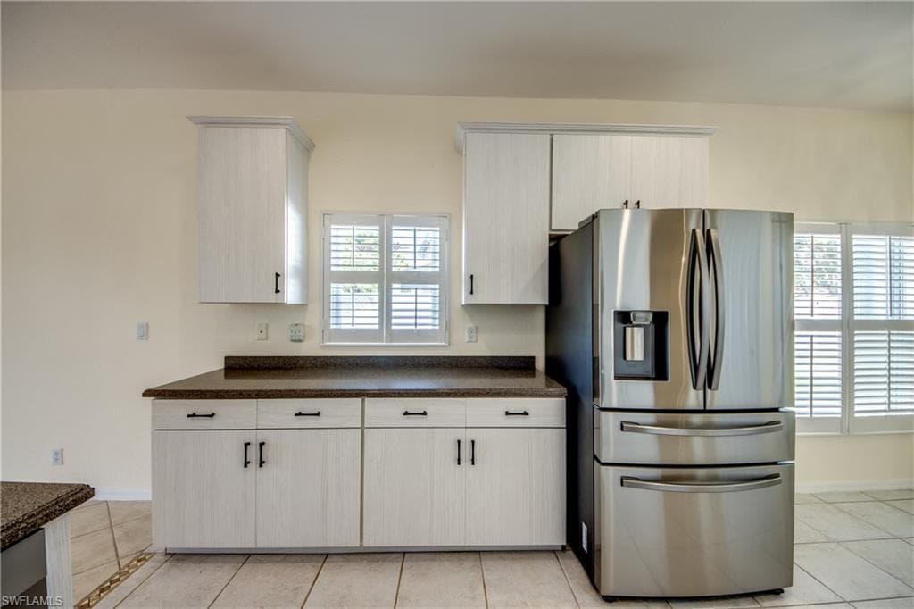 2060 Cape Heather CIR, CAPE CORAL FL 33991-8