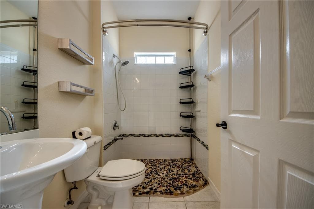 2060 Cape Heather CIR, CAPE CORAL FL 33991-23