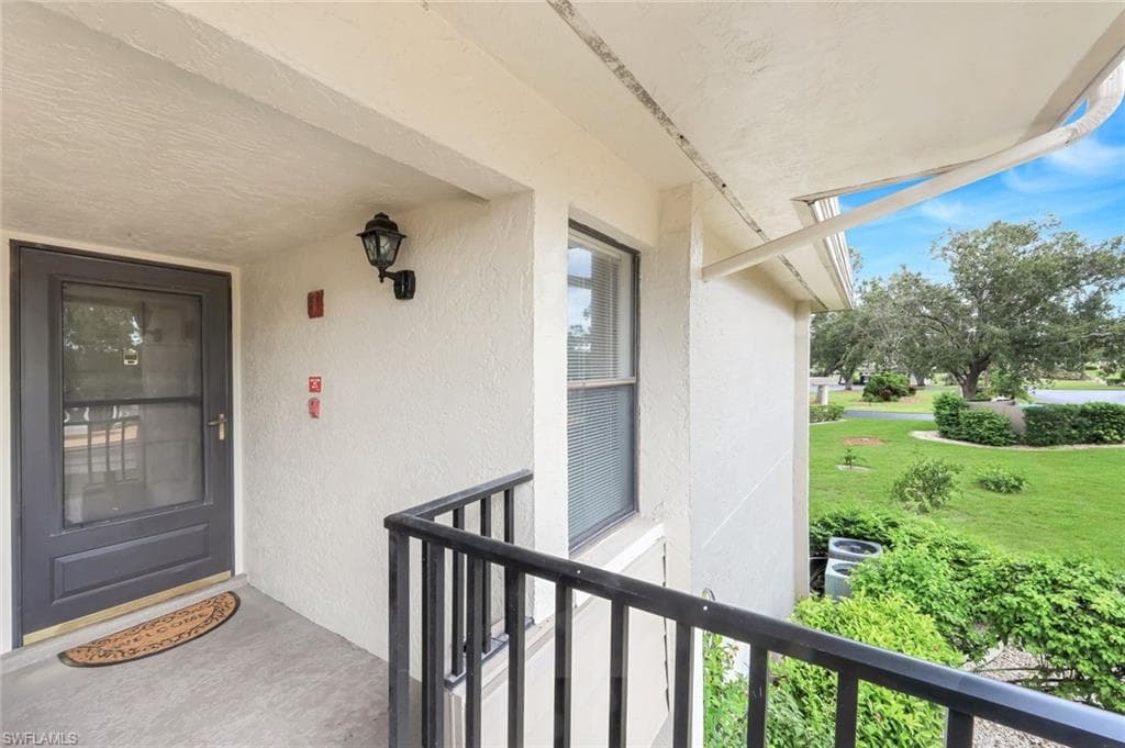 5585 Trailwinds DR # 326, FORT MYERS FL 33907-4