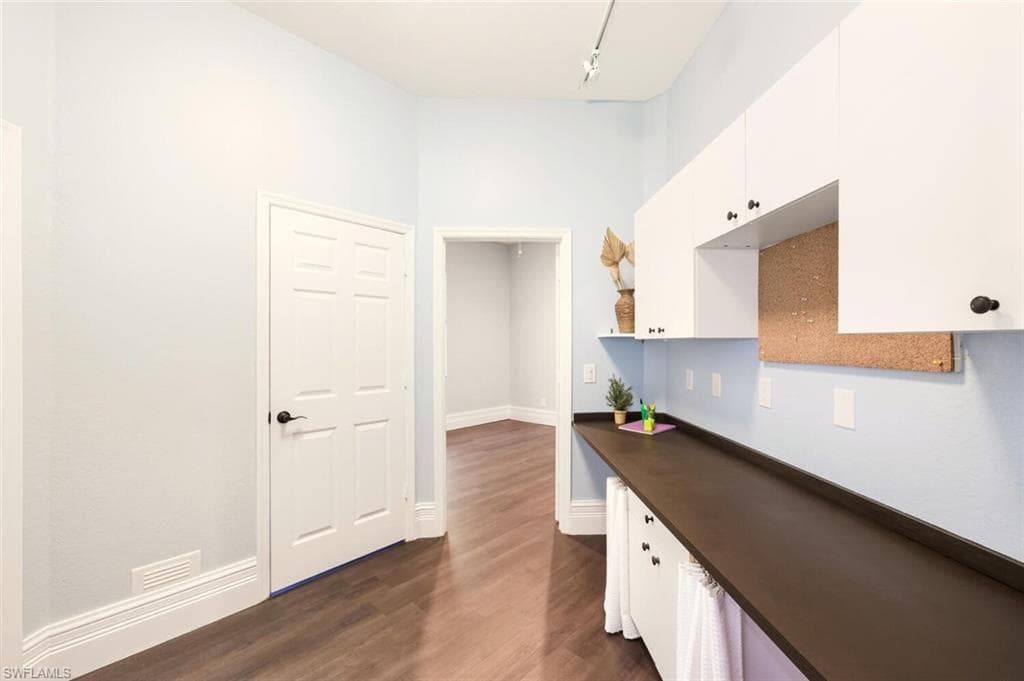 2257 Valencia Lakes CIR, NAPLES FL 34120-22