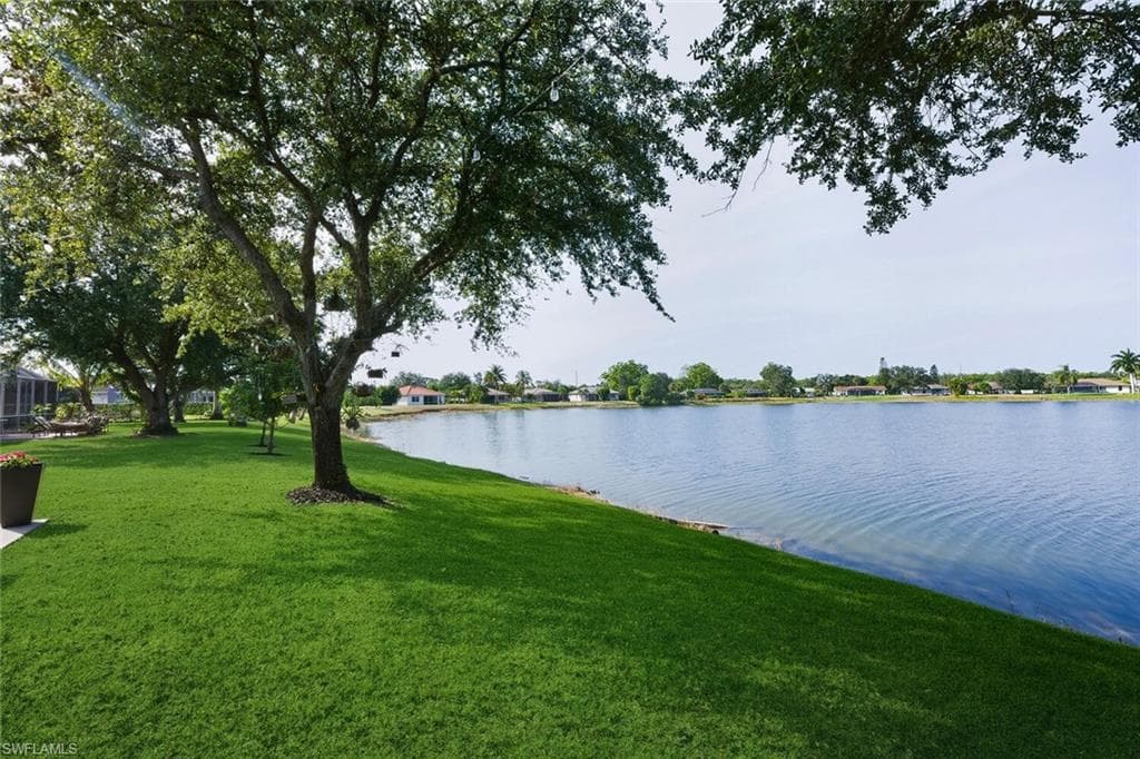 2257 Valencia Lakes CIR, NAPLES FL 34120-1