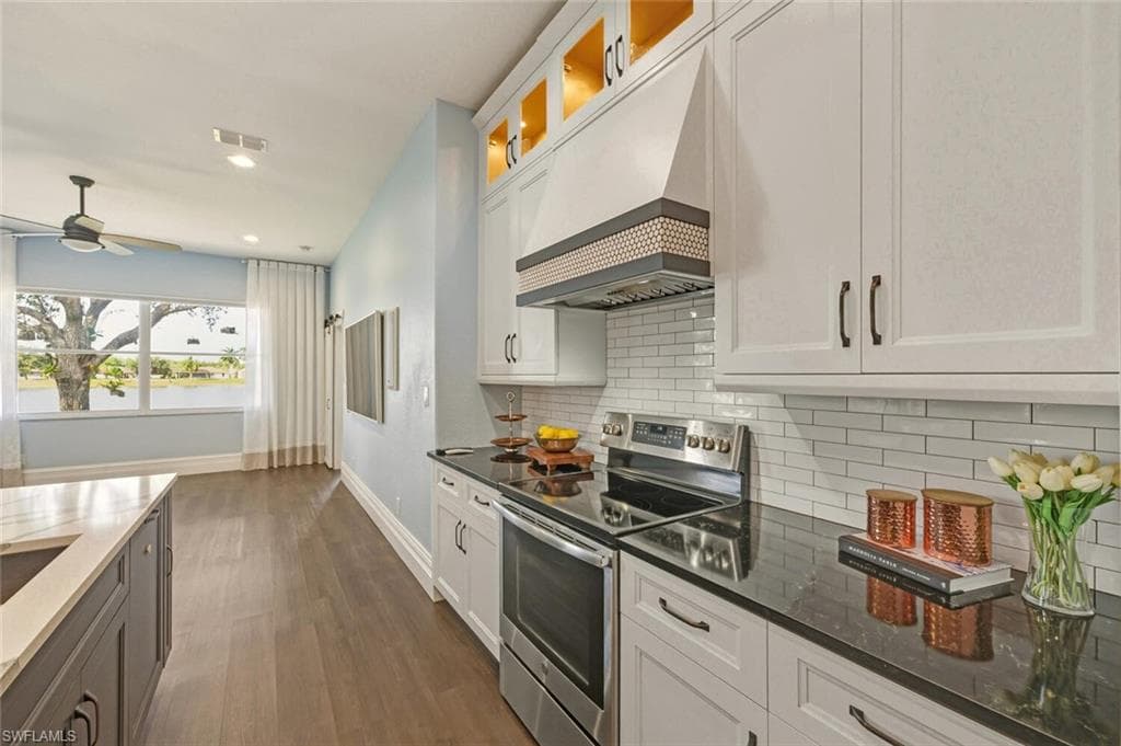 2257 Valencia Lakes CIR, NAPLES FL 34120-5