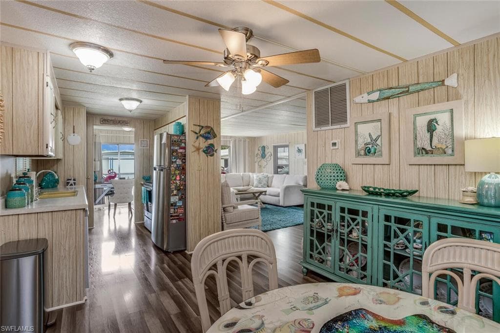 2782 Wedgewood DR, NORTH FORT MYERS FL 33917-6