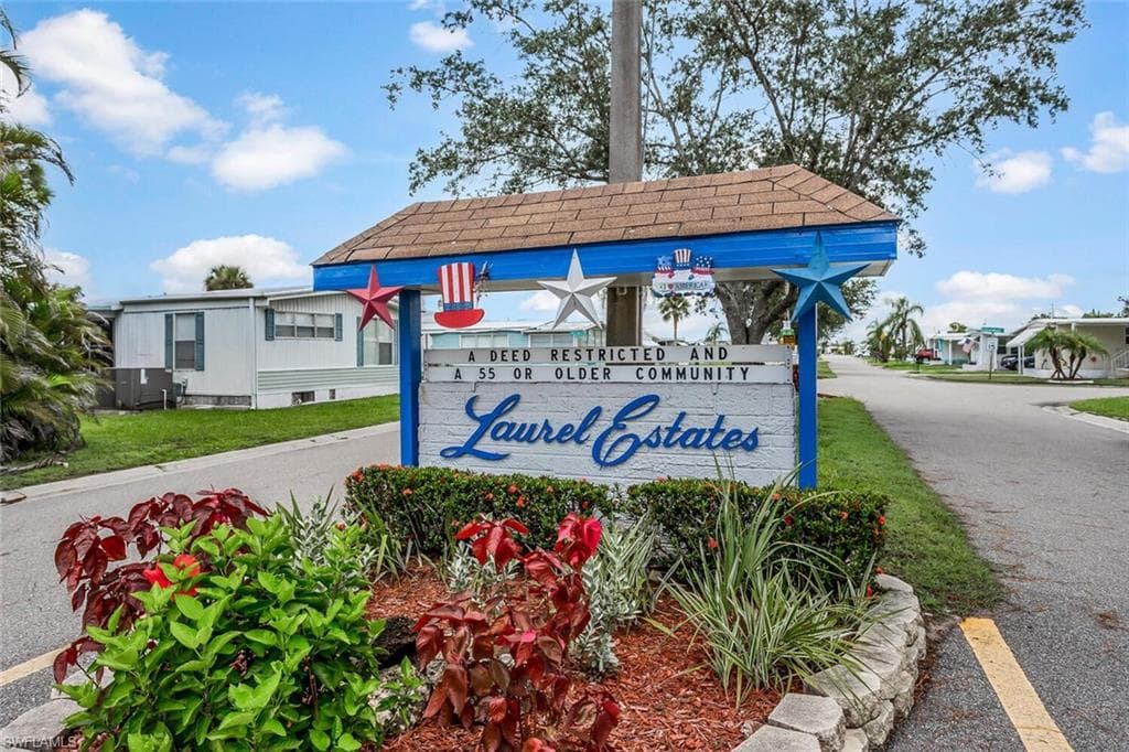 2782 Wedgewood DR, NORTH FORT MYERS FL 33917-3