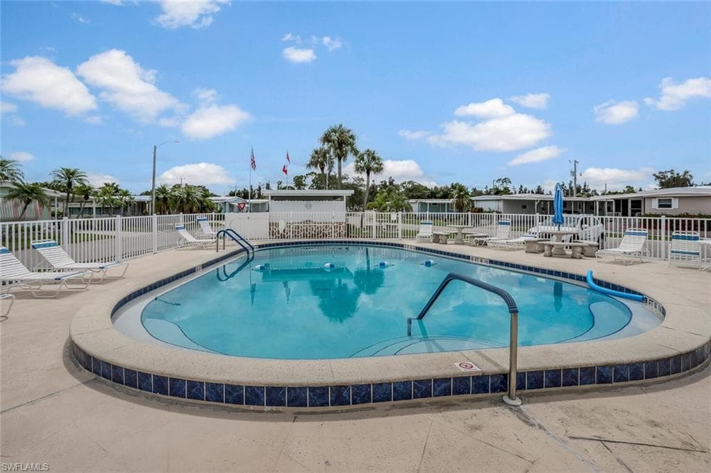 2782 Wedgewood DR, NORTH FORT MYERS FL 33917-20