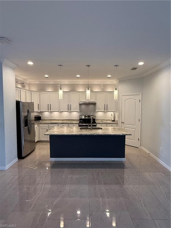 9317 Woodhurst DR, NAPLES FL 34120-8