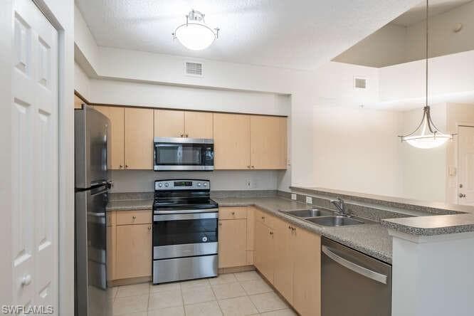 1220 Reserve WAY # 305, NAPLES FL 34105-8