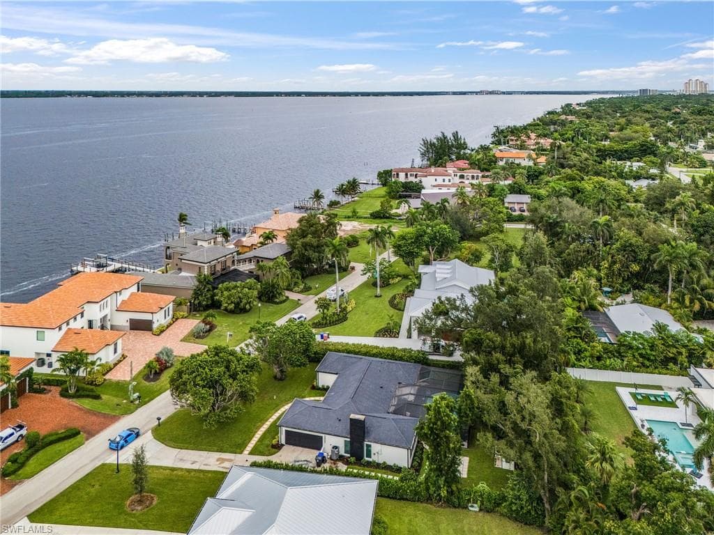 3931 W Riverside DR, FORT MYERS FL 33901-37